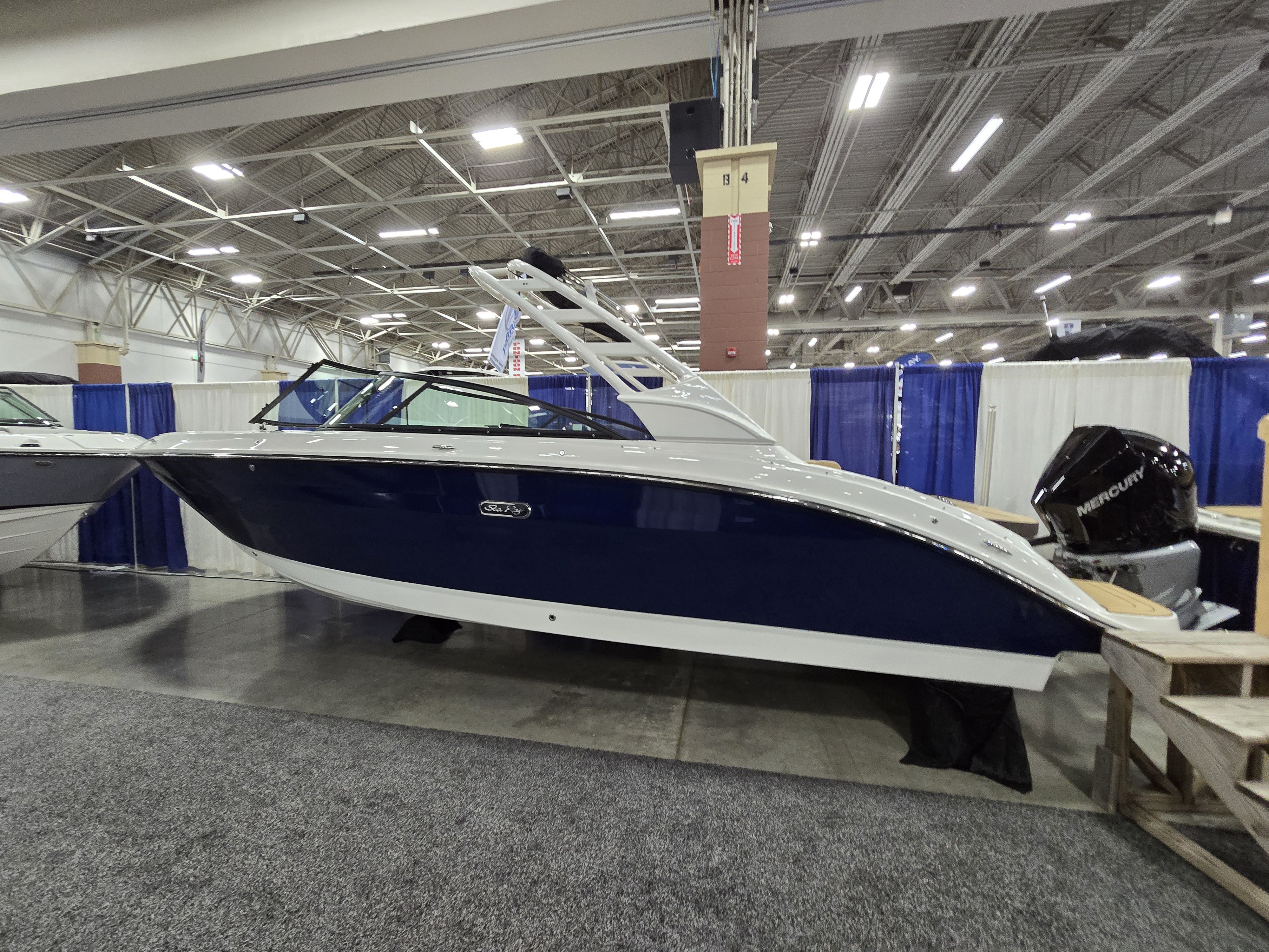 Slide: The Image of Sea Ray SDX 250 Outboard 2025 - 3