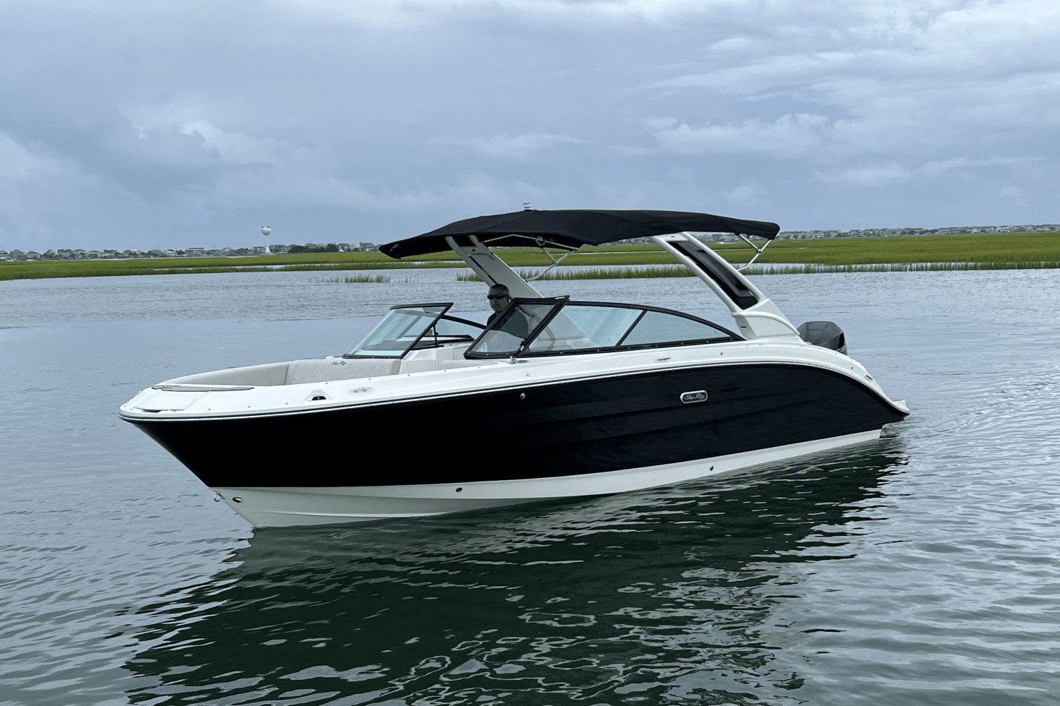 Slide: The Image of Sea Ray SDX 250 Outboard 2025 - 3