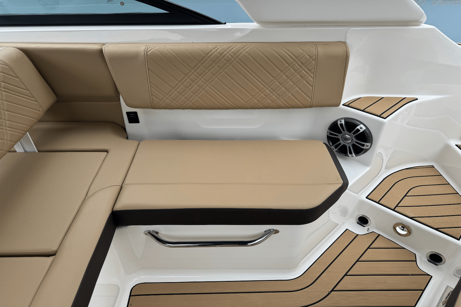 Slide: The Image of Sea Ray SDX 250 Outboard 2025 - 30
