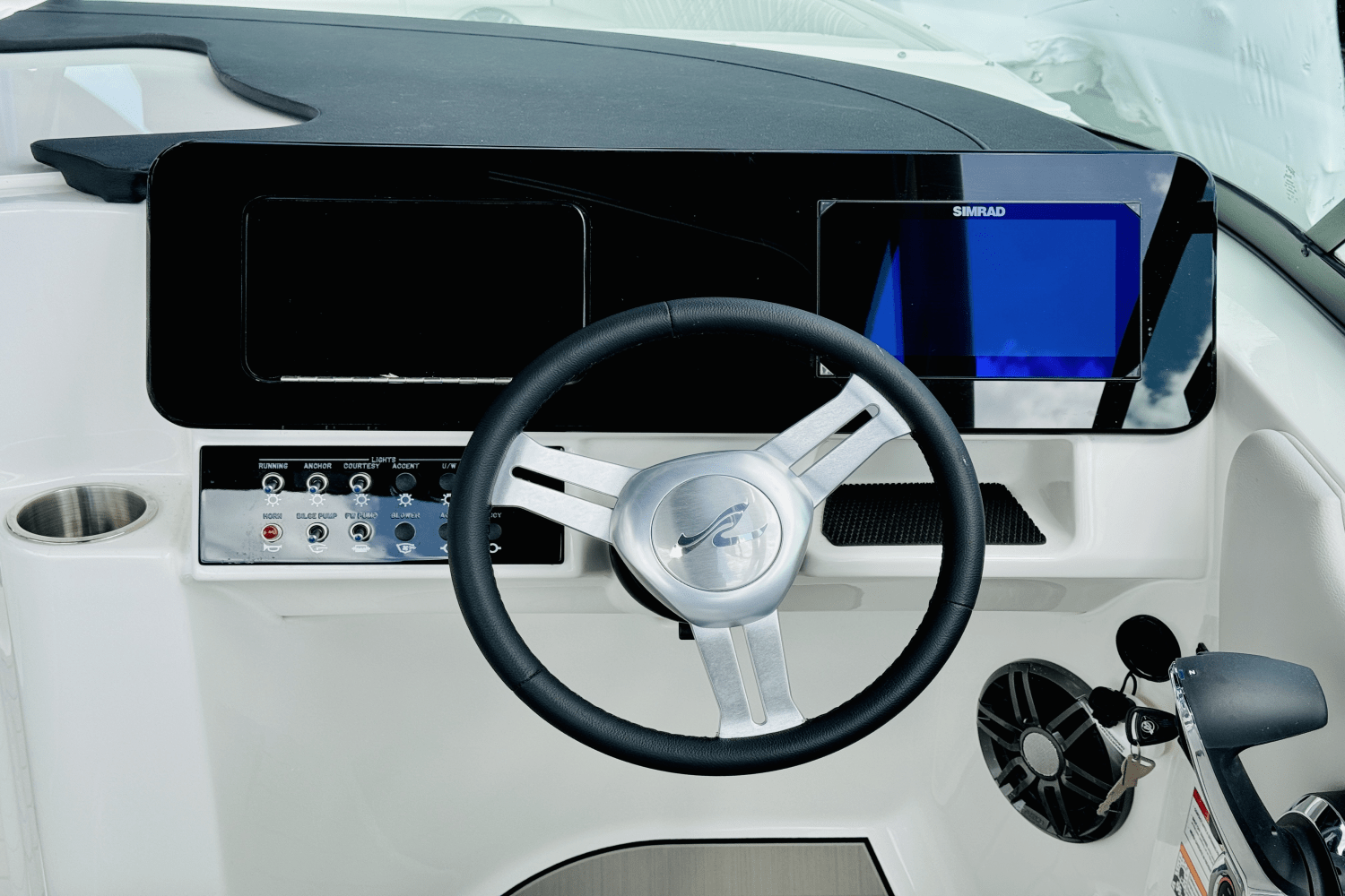 Slide: The Image of Sea Ray SDX 250 Outboard 2025 - 31