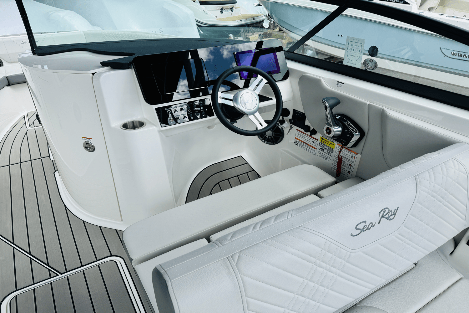 Slide: The Image of Sea Ray SDX 250 Outboard 2025 - 32