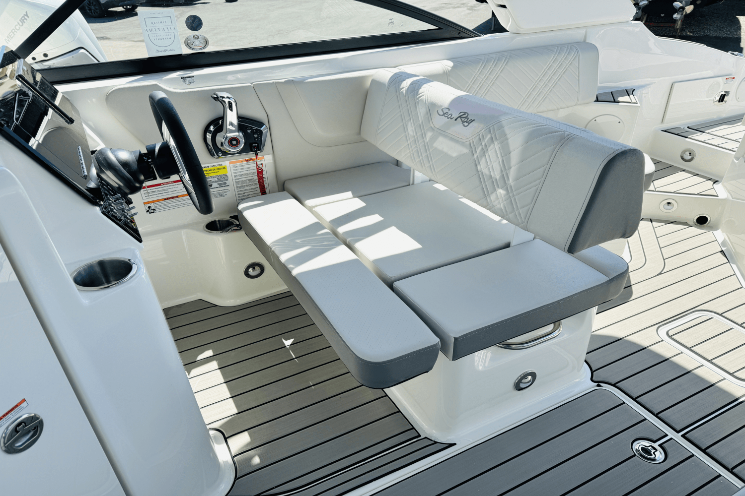 Slide: The Image of Sea Ray SDX 250 Outboard 2025 - 33