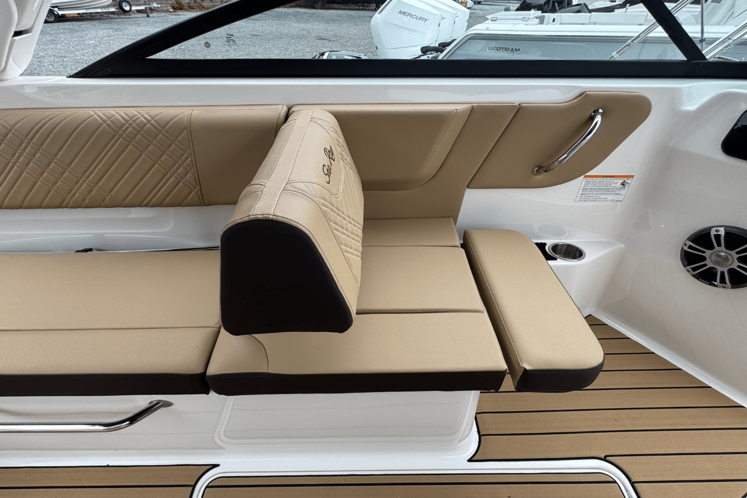 Slide: The Image of Sea Ray SDX 250 Outboard 2025 - 34