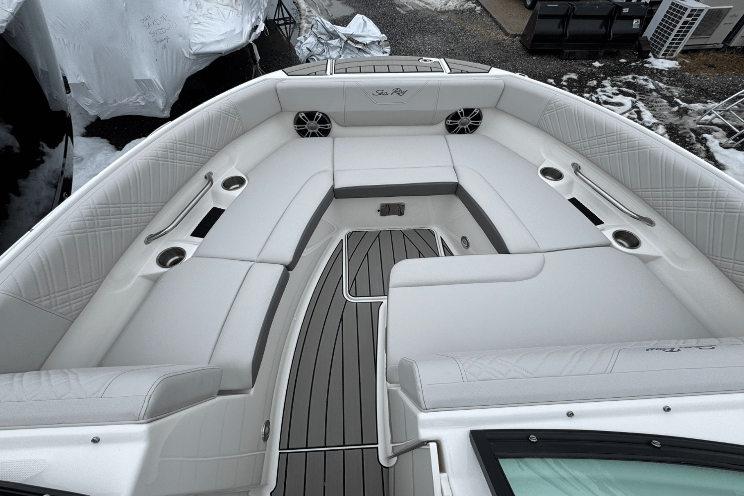 Slide: The Image of Sea Ray SDX 250 Outboard 2025 - 36