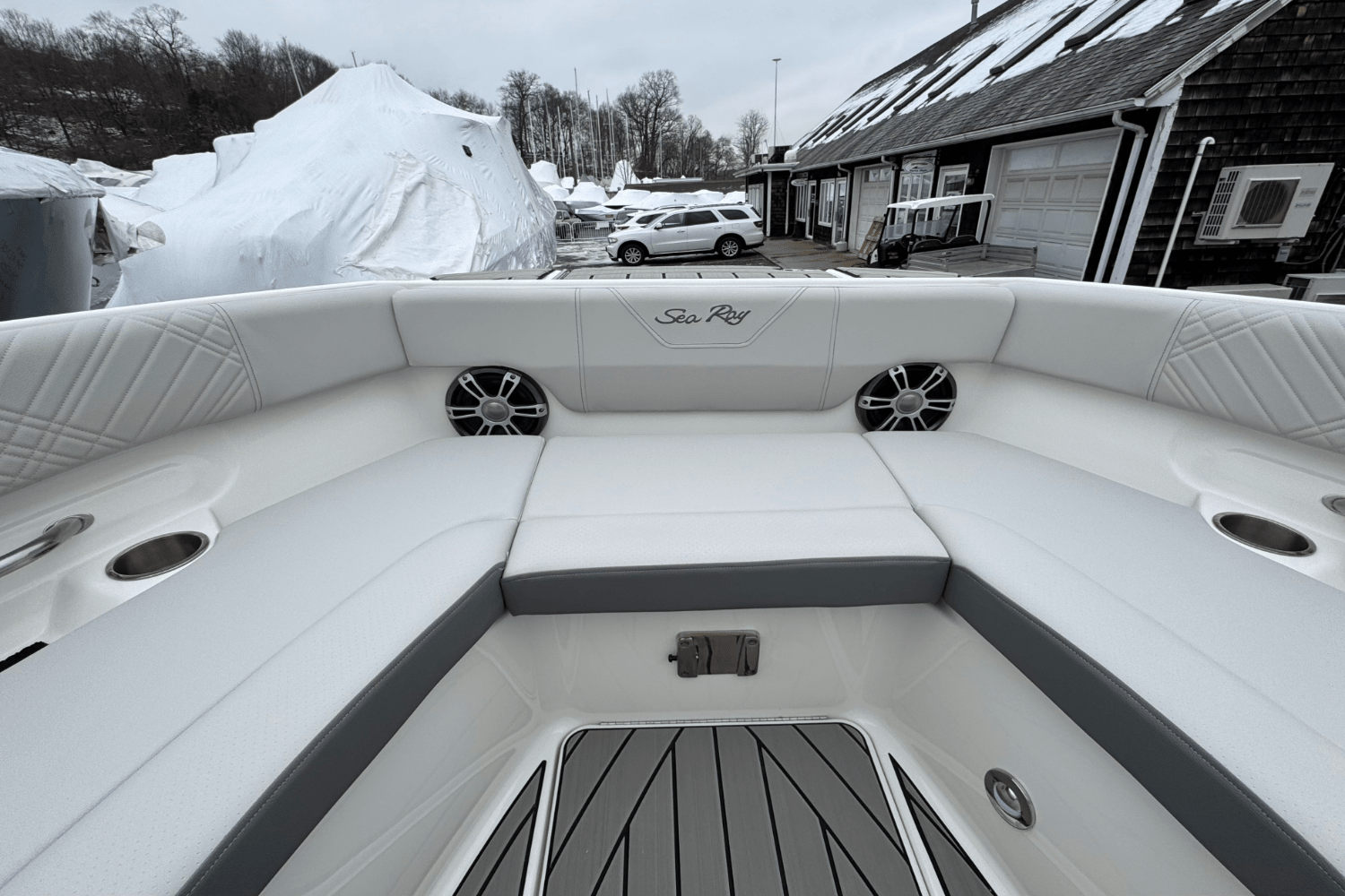 Slide: The Image of Sea Ray SDX 250 Outboard 2025 - 37