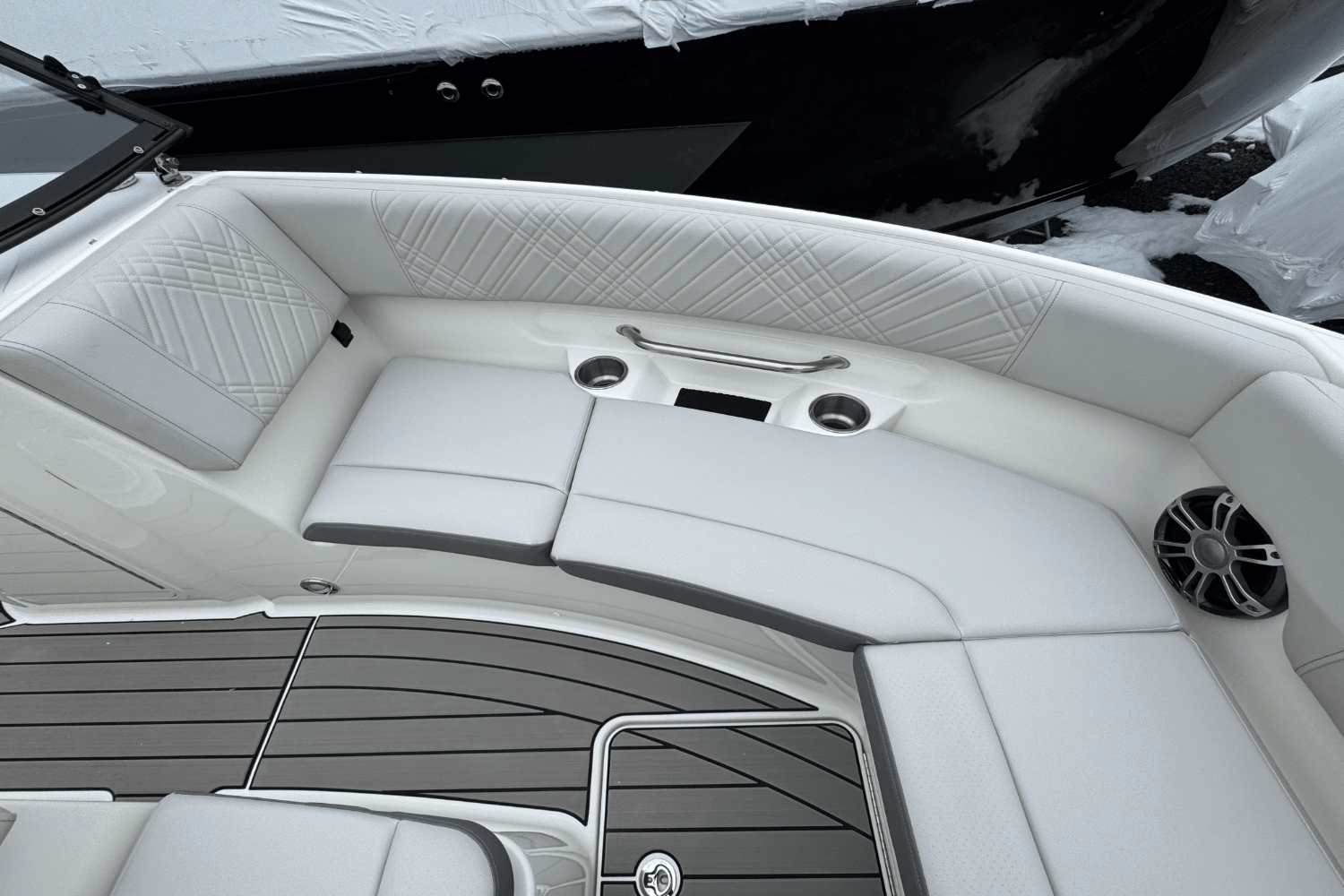 Slide: The Image of Sea Ray SDX 250 Outboard 2025 - 39
