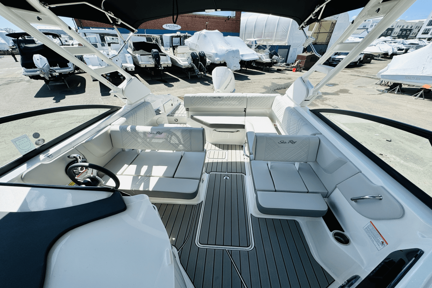 Slide: The Image of Sea Ray SDX 250 Outboard 2025 - 39