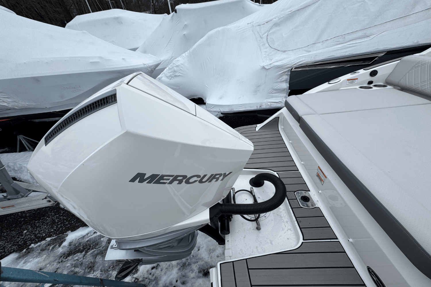 Slide: The Image of Sea Ray SDX 250 Outboard 2025 - 4