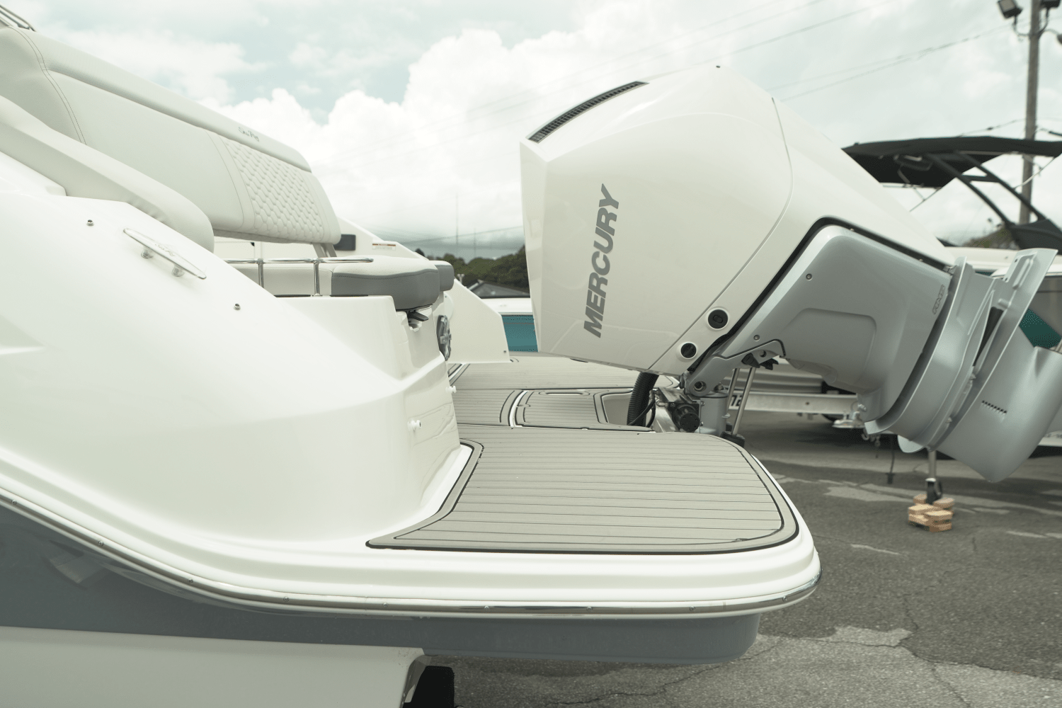 Slide: The Image of Sea Ray SDX 250 Outboard 2025 - 4