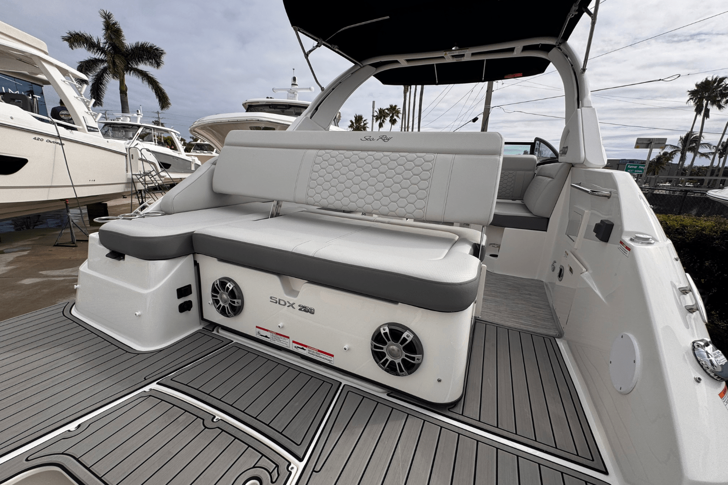Slide: The Image of Sea Ray SDX 250 Outboard 2025 - 4