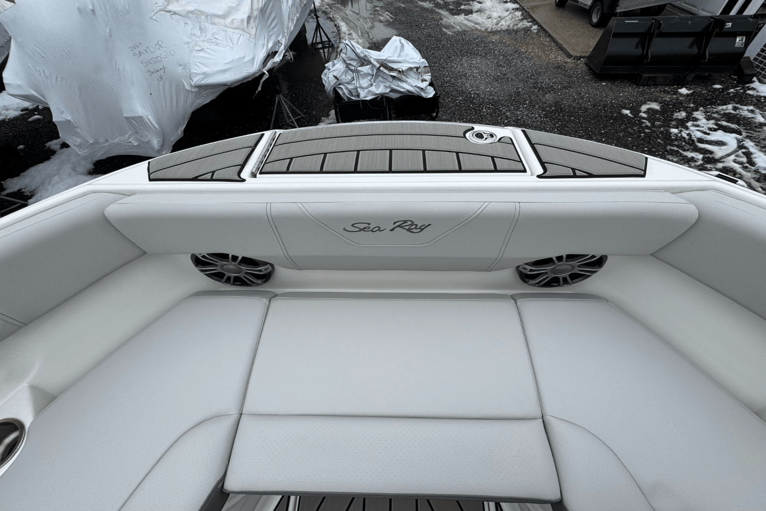 Slide: The Image of Sea Ray SDX 250 Outboard 2025 - 40