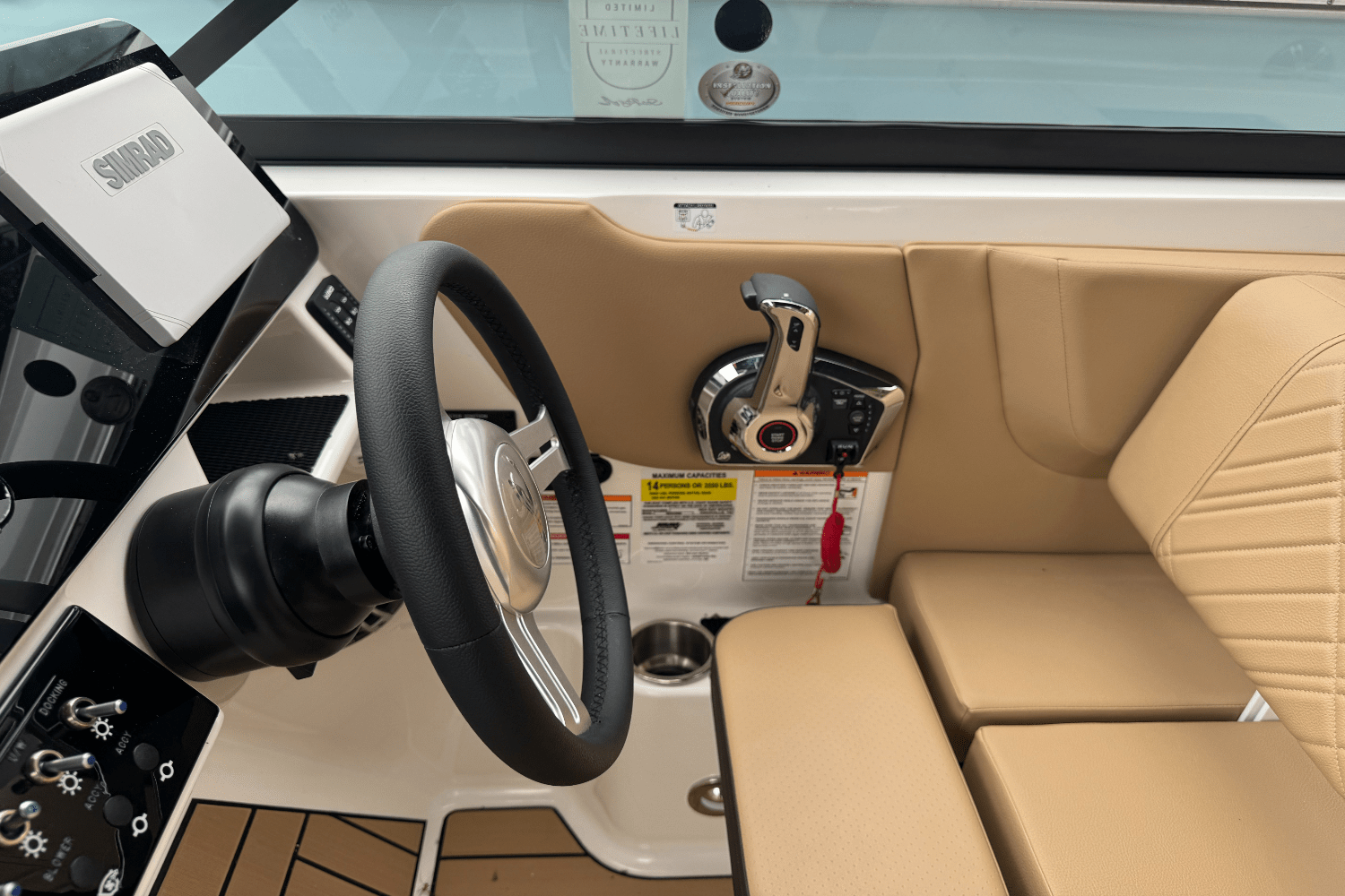 Slide: The Image of Sea Ray SDX 250 Outboard 2025 - 40