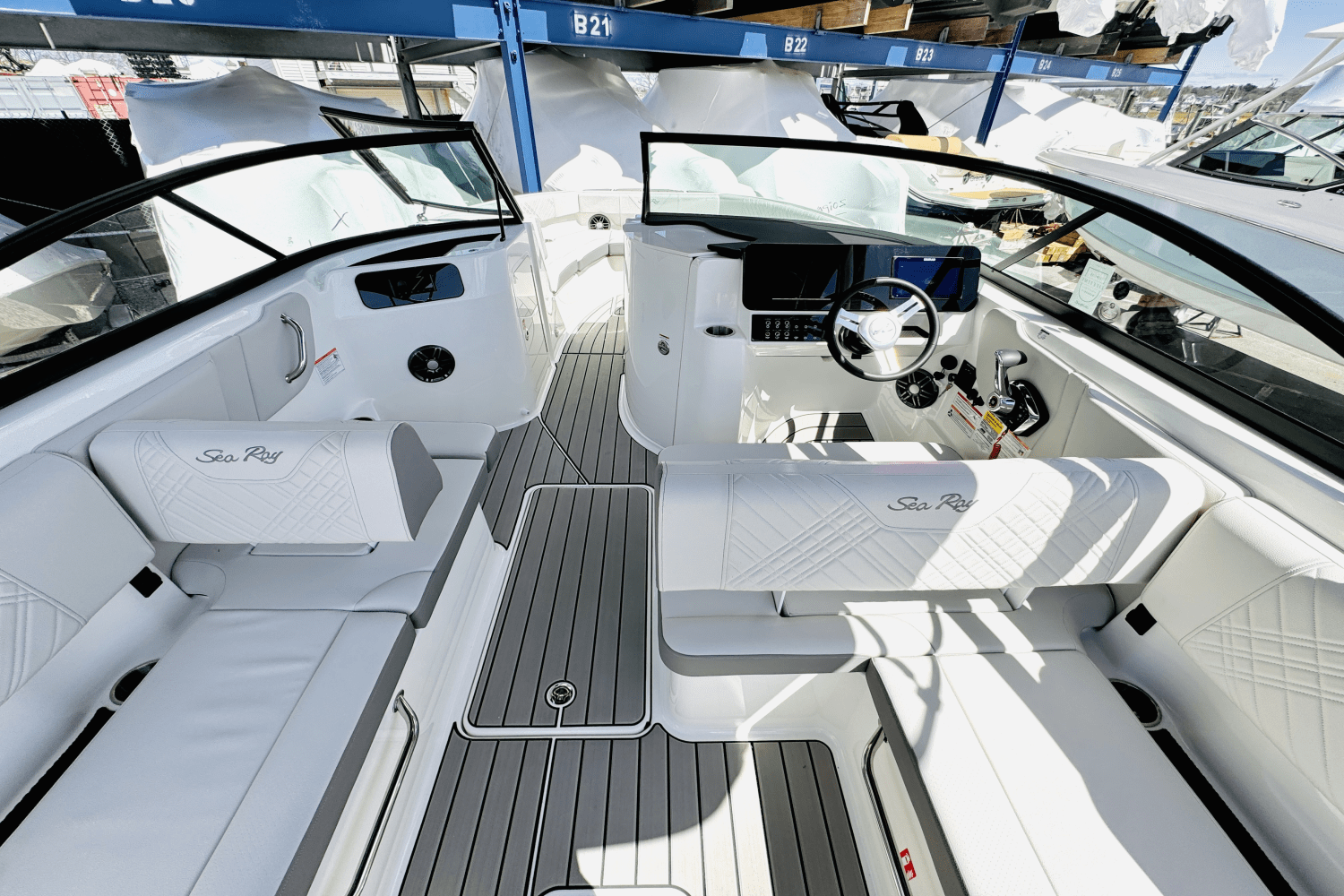 Slide: The Image of Sea Ray SDX 250 Outboard 2025 - 40