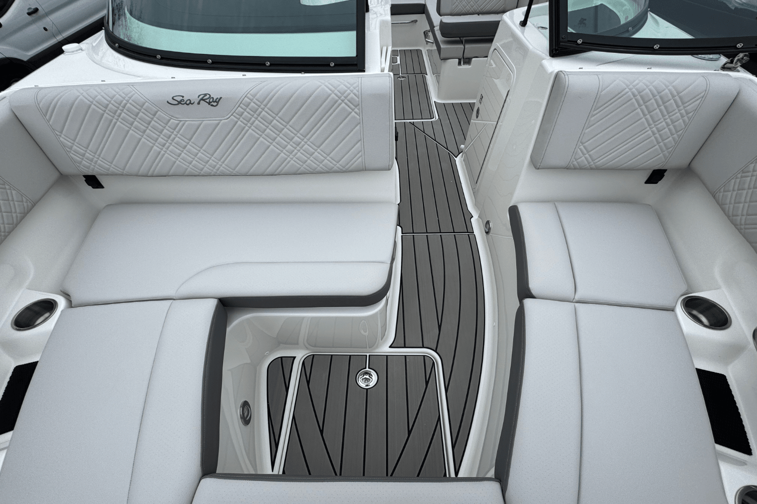 Slide: The Image of Sea Ray SDX 250 Outboard 2025 - 41