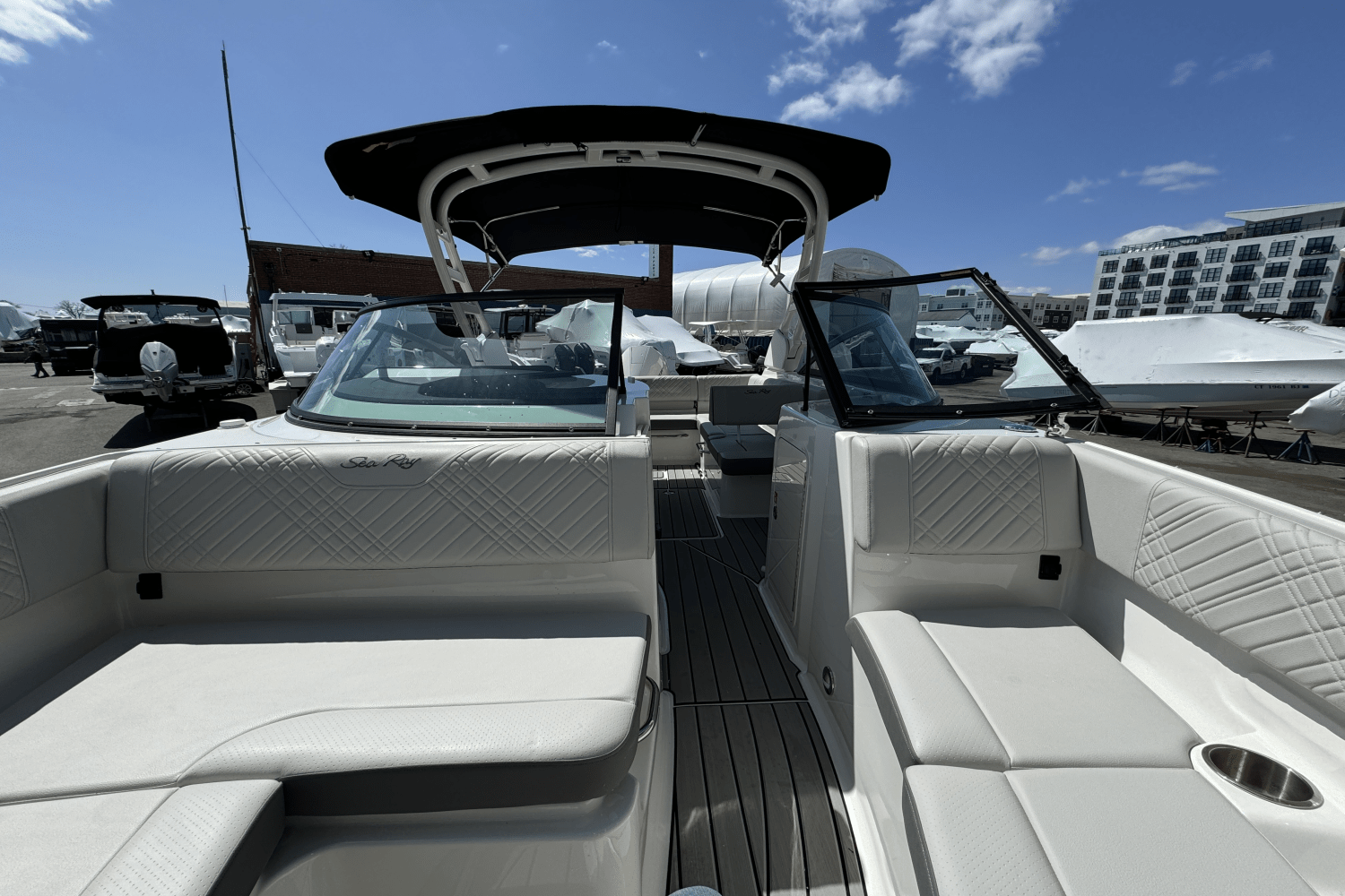 Slide: The Image of Sea Ray SDX 250 Outboard 2025 - 41