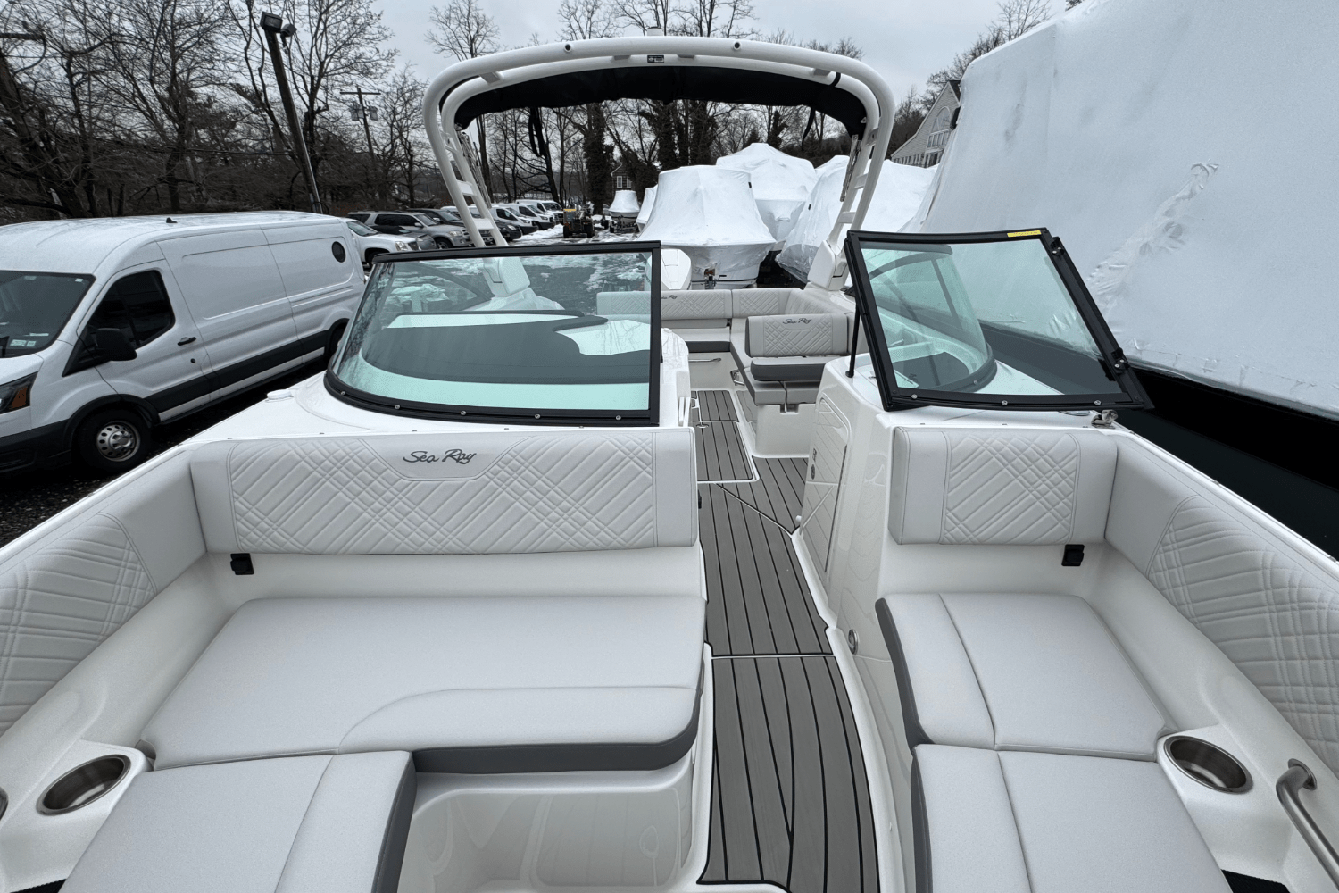 Slide: The Image of Sea Ray SDX 250 Outboard 2025 - 42