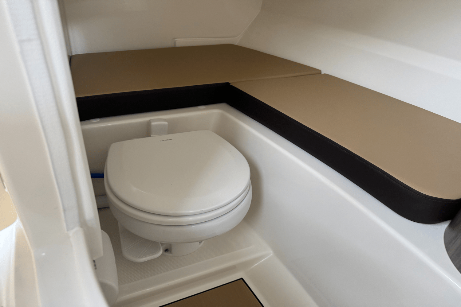 Slide: The Image of Sea Ray SDX 250 Outboard 2025 - 43