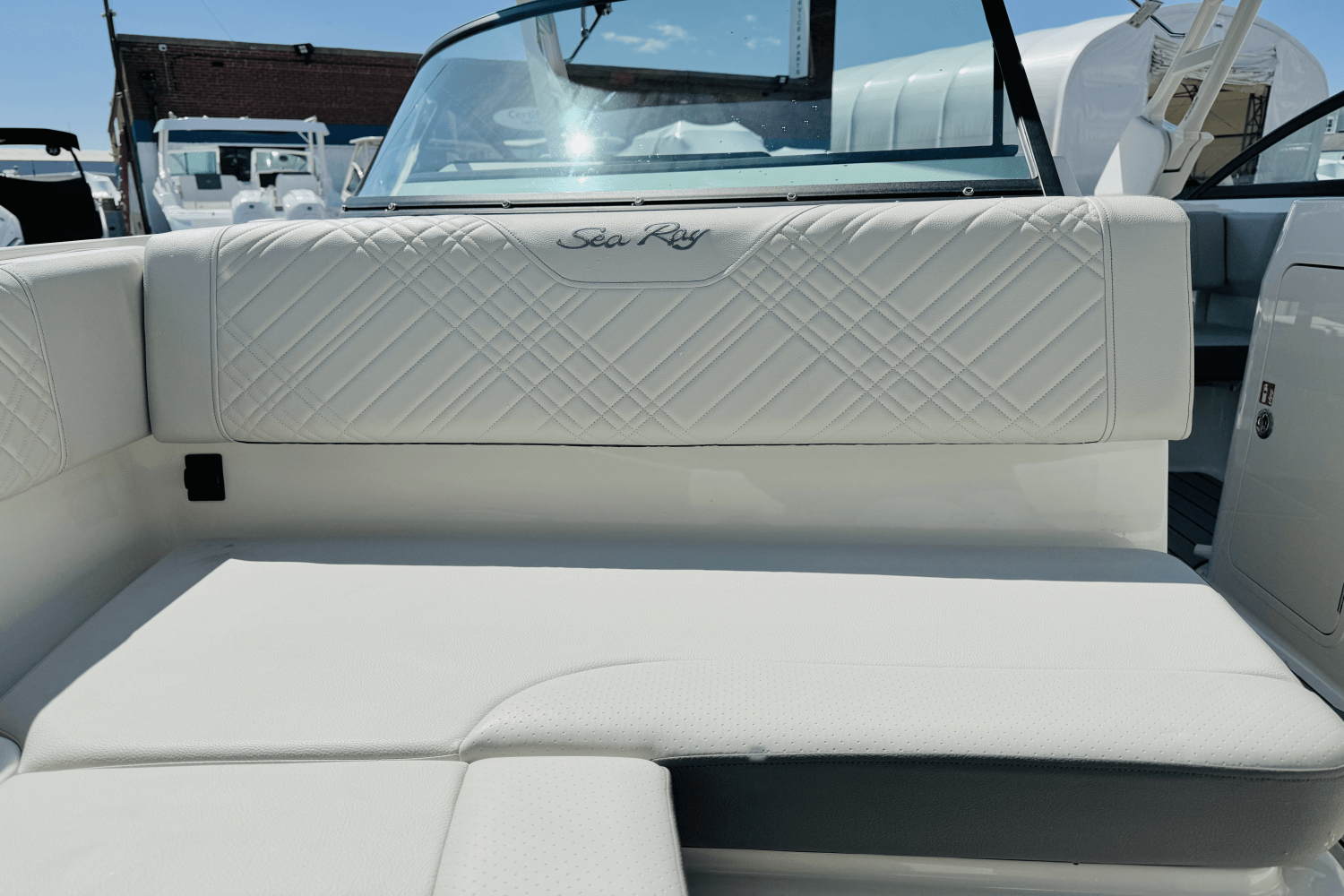 Slide: The Image of Sea Ray SDX 250 Outboard 2025 - 43