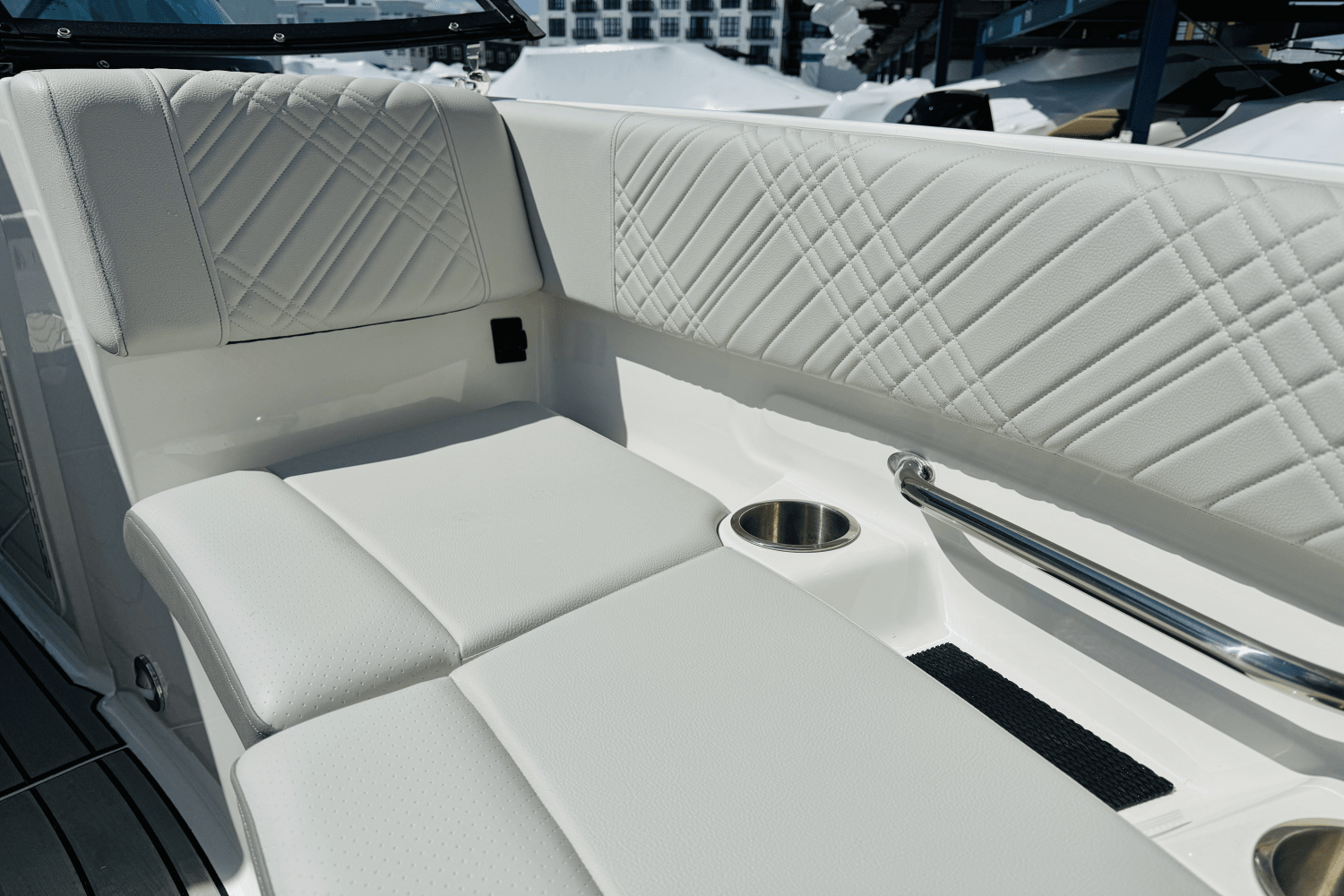 Slide: The Image of Sea Ray SDX 250 Outboard 2025 - 44