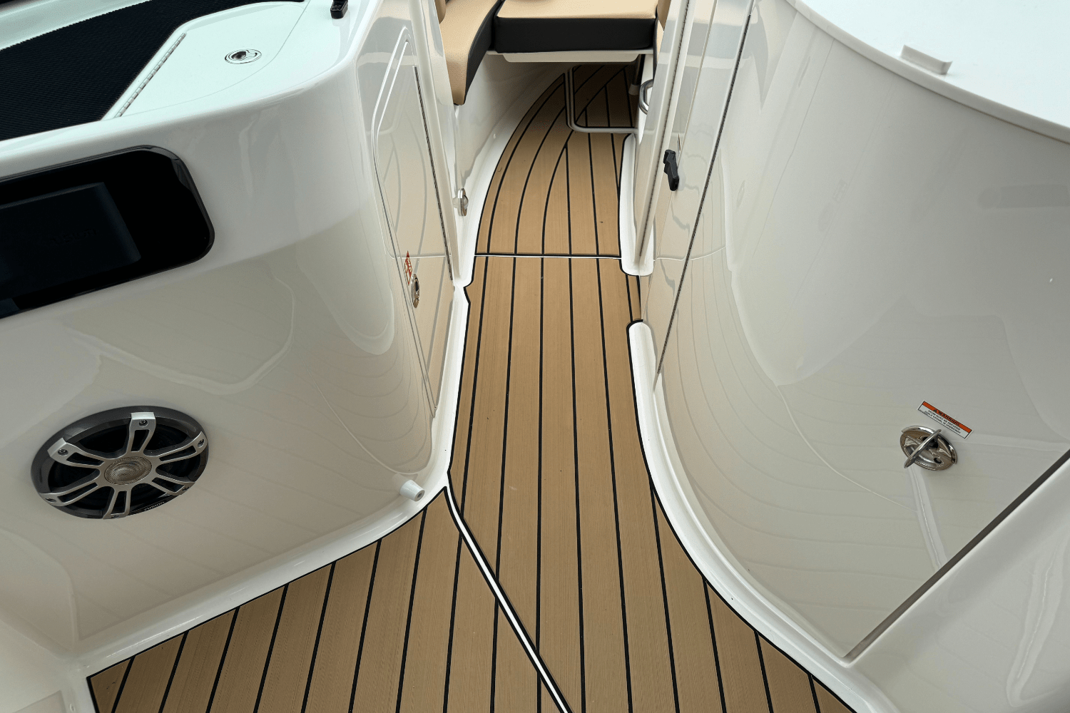 Slide: The Image of Sea Ray SDX 250 Outboard 2025 - 46