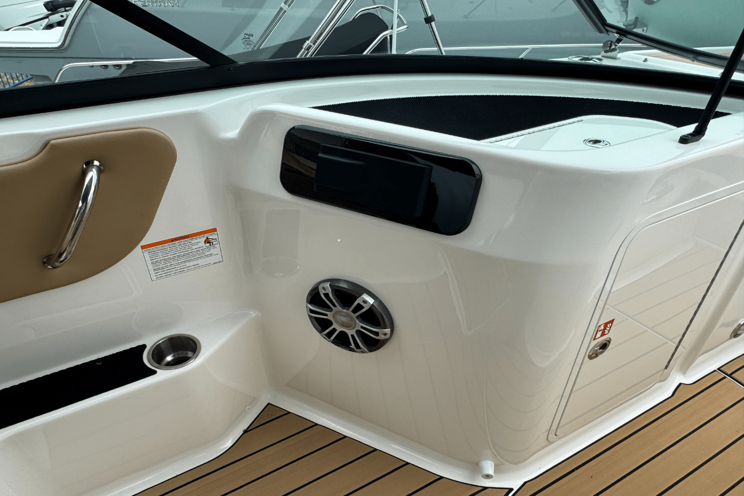 Slide: The Image of Sea Ray SDX 250 Outboard 2025 - 47