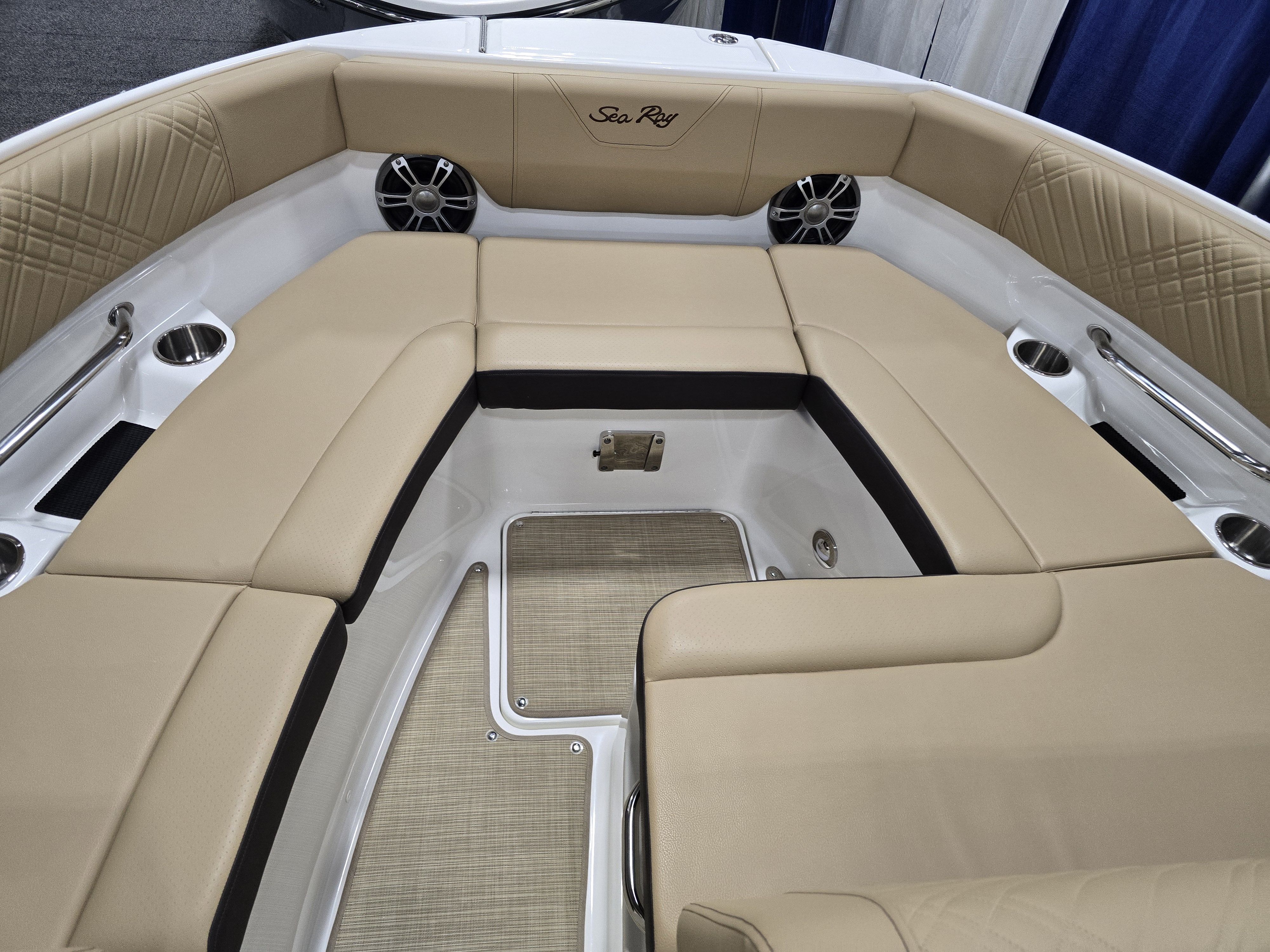 Slide: The Image of Sea Ray SDX 250 Outboard 2025 - 5