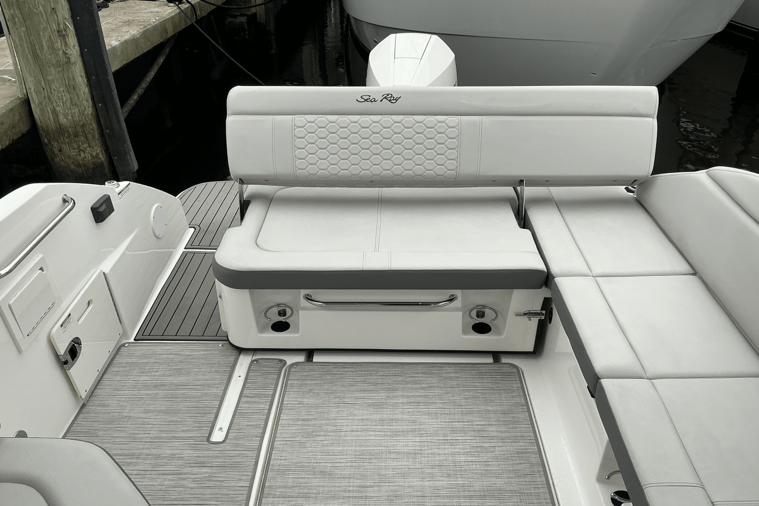 Slide: The Image of Sea Ray SDX 250 Outboard 2025 - 5