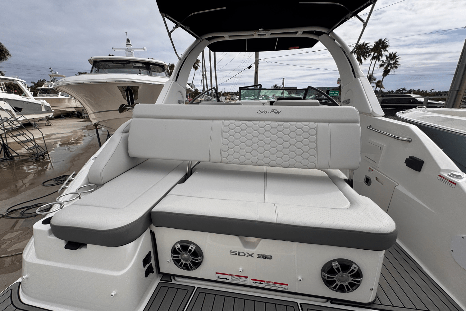 Slide: The Image of Sea Ray SDX 250 Outboard 2025 - 5