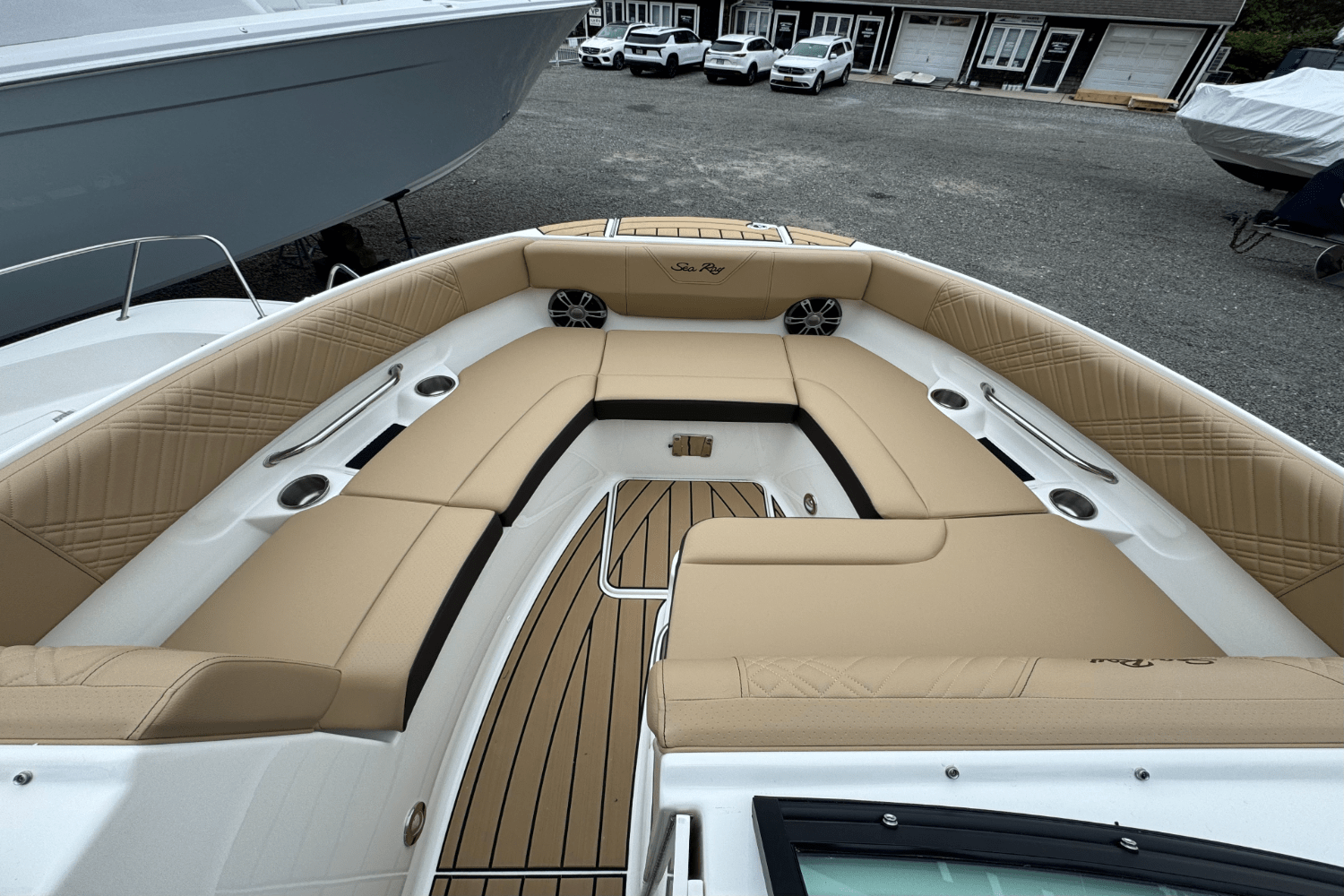 Slide: The Image of Sea Ray SDX 250 Outboard 2025 - 51