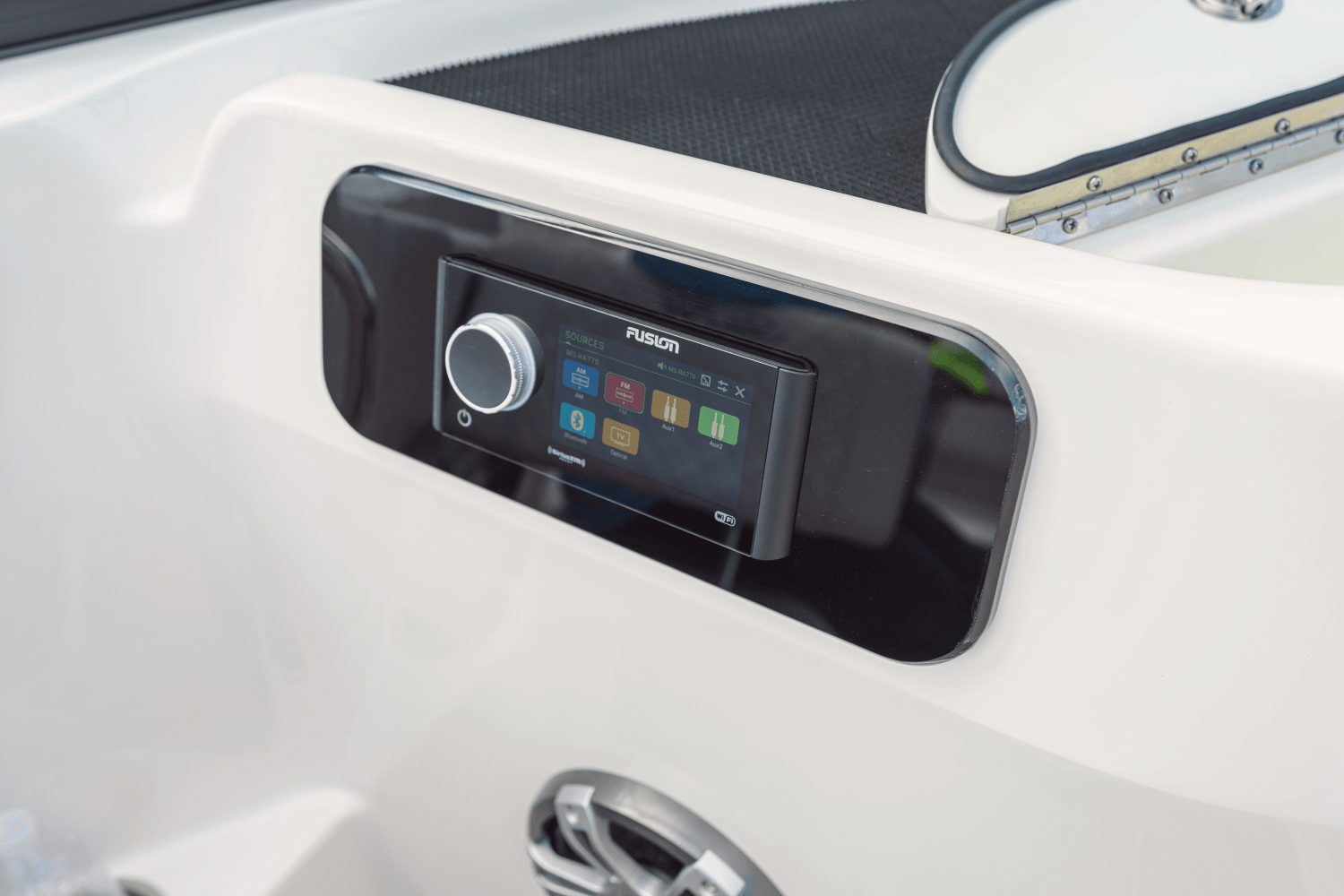 Slide: The Image of Sea Ray SDX 250 Outboard 2025 - 51