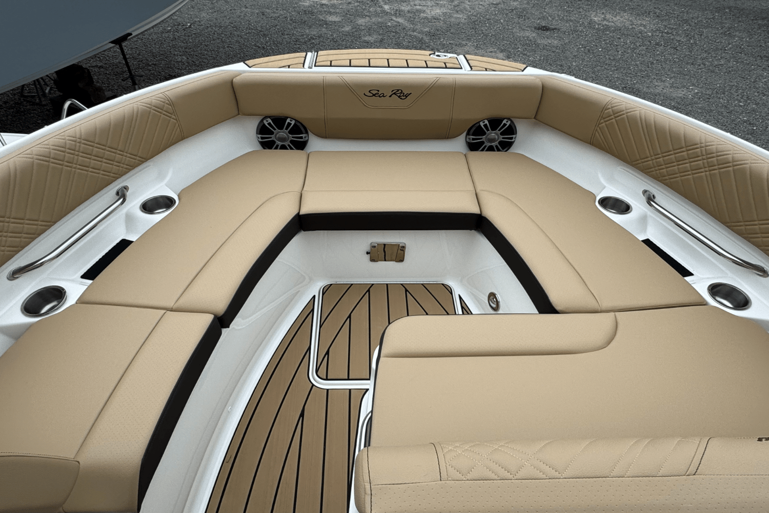 Slide: The Image of Sea Ray SDX 250 Outboard 2025 - 52