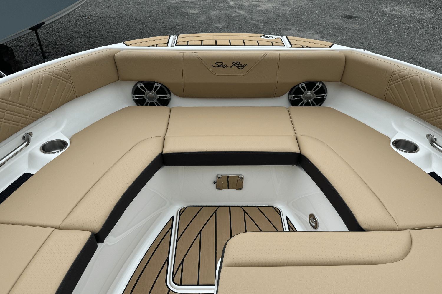 Slide: The Image of Sea Ray SDX 250 Outboard 2025 - 53
