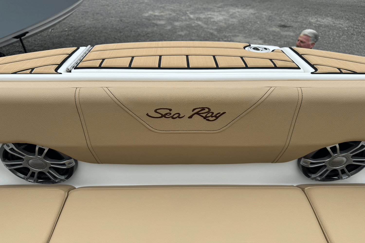 Slide: The Image of Sea Ray SDX 250 Outboard 2025 - 54