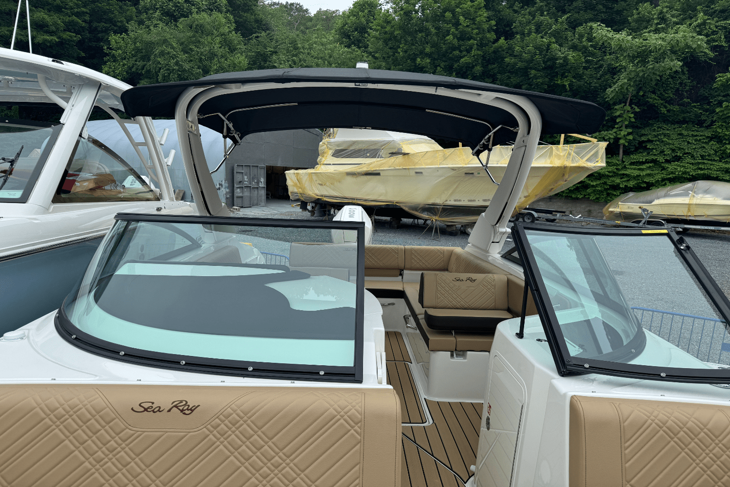 Slide: The Image of Sea Ray SDX 250 Outboard 2025 - 55