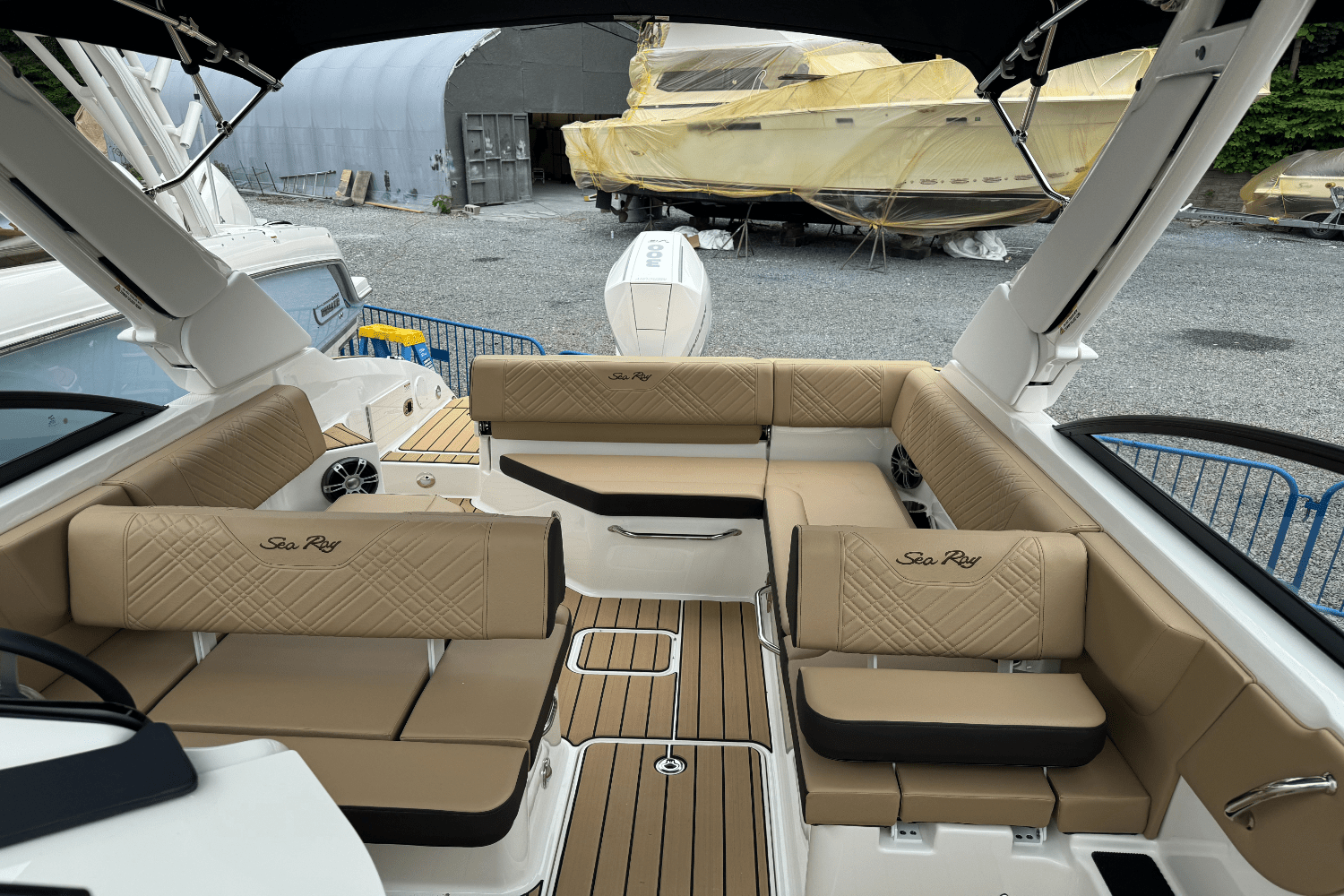 Slide: The Image of Sea Ray SDX 250 Outboard 2025 - 56