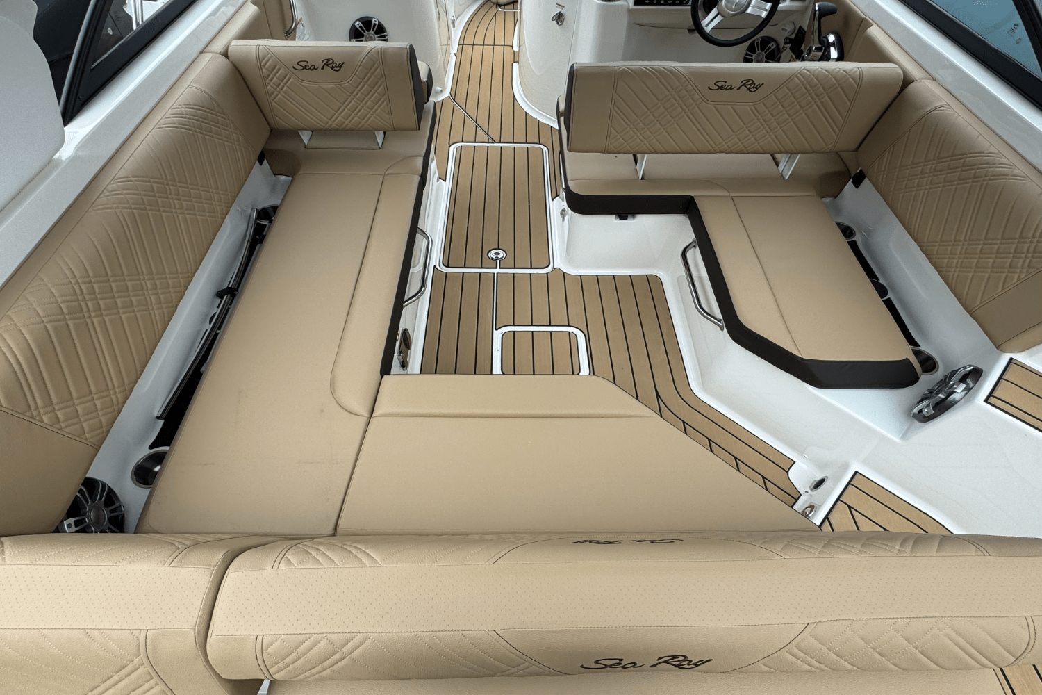 Slide: The Image of Sea Ray SDX 250 Outboard 2025 - 57