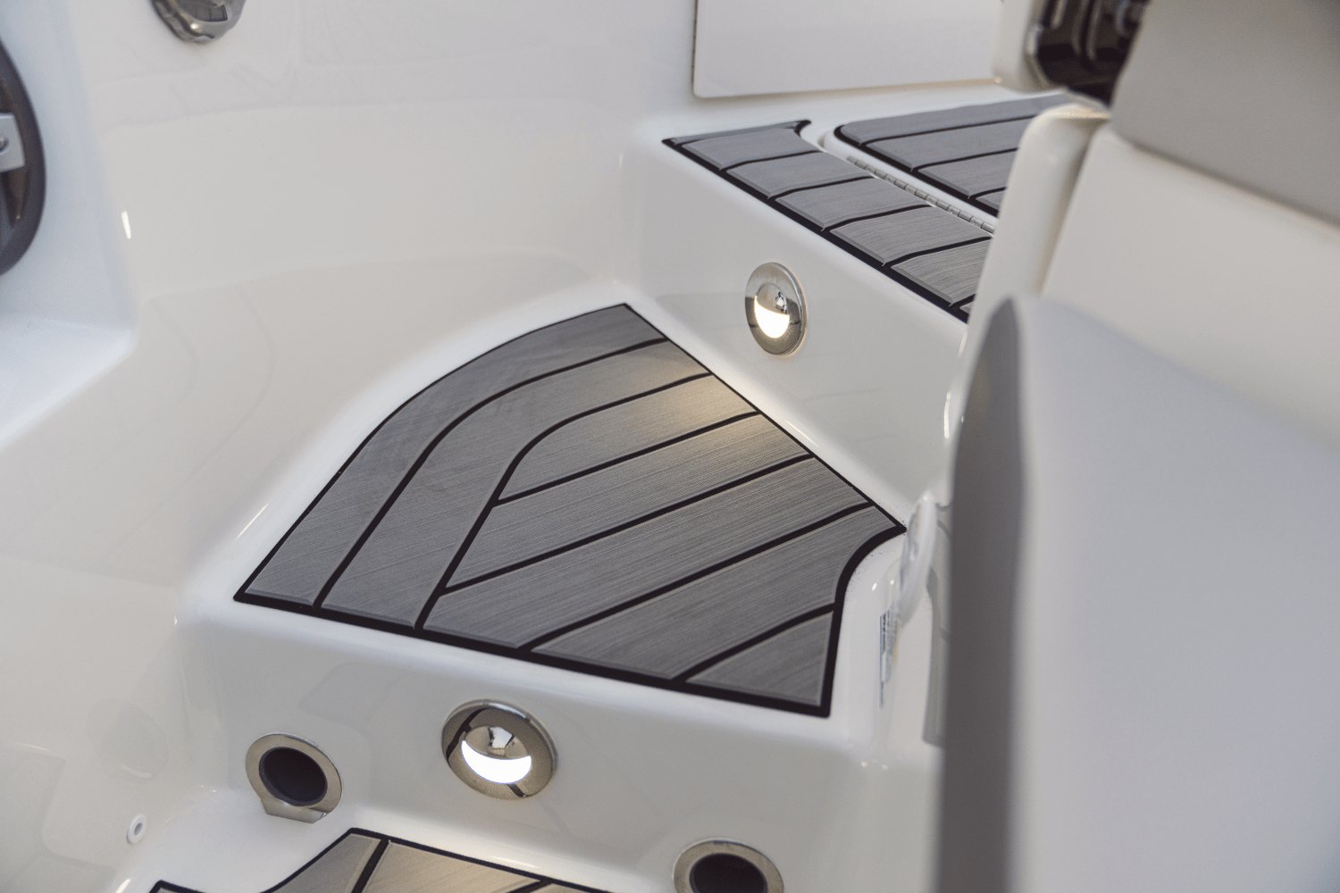 Slide: The Image of Sea Ray SDX 250 Outboard 2025 - 59