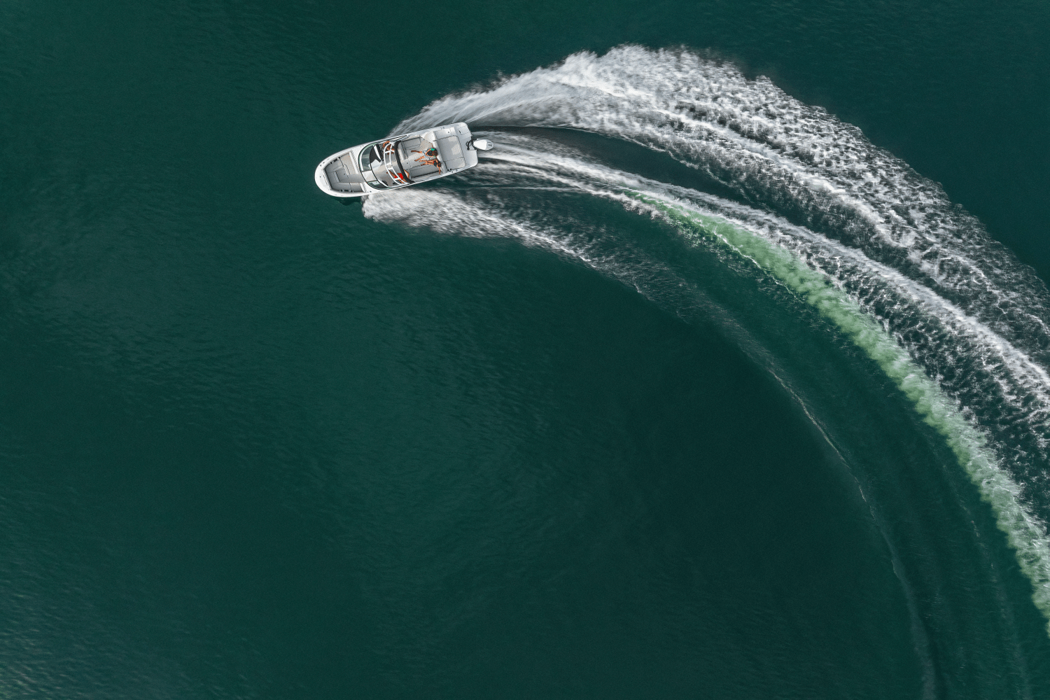 Slide: The Image of Sea Ray SDX 250 Outboard 2025 - 59