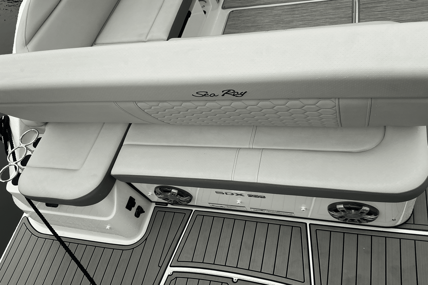 Slide: The Image of Sea Ray SDX 250 Outboard 2025 - 6