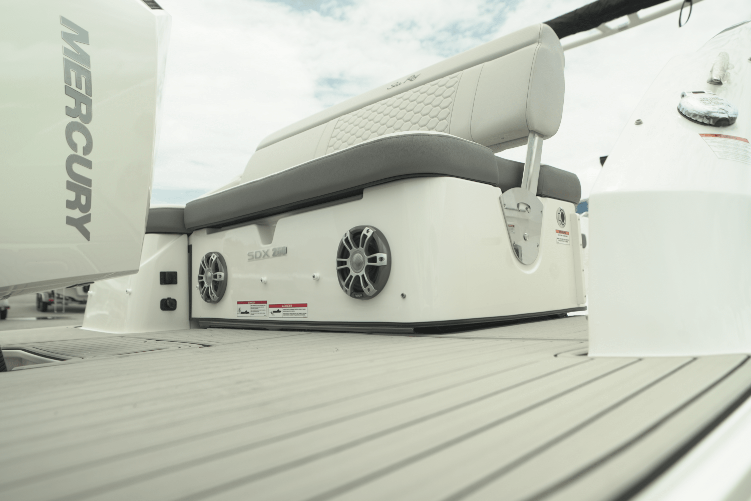 Slide: The Image of Sea Ray SDX 250 Outboard 2025 - 6