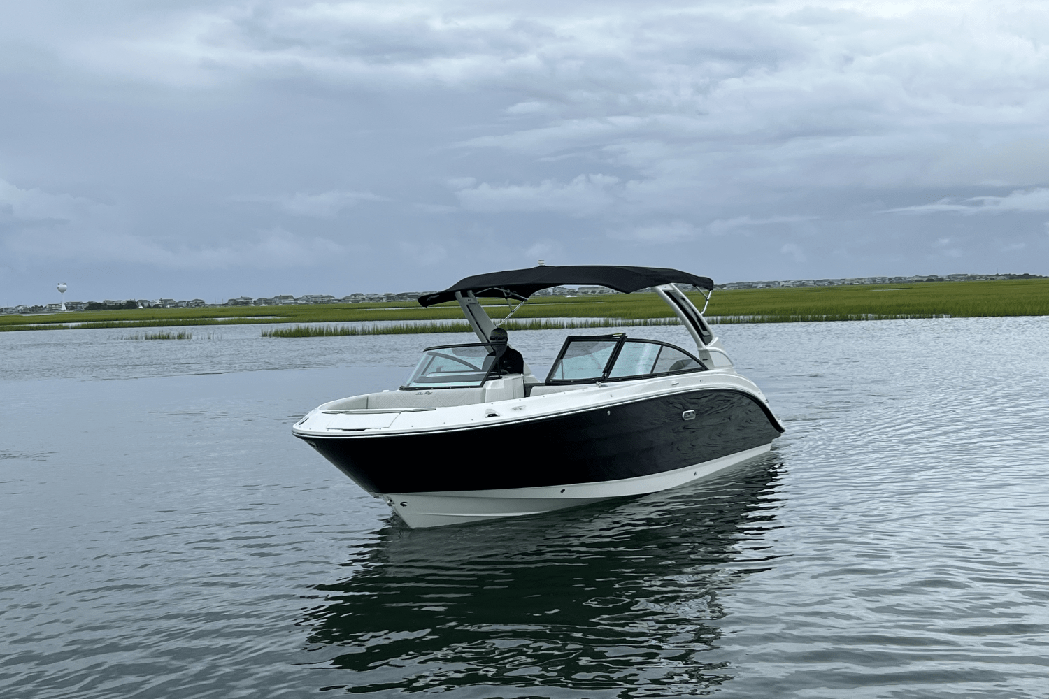 Slide: The Image of Sea Ray SDX 250 Outboard 2025 - 6