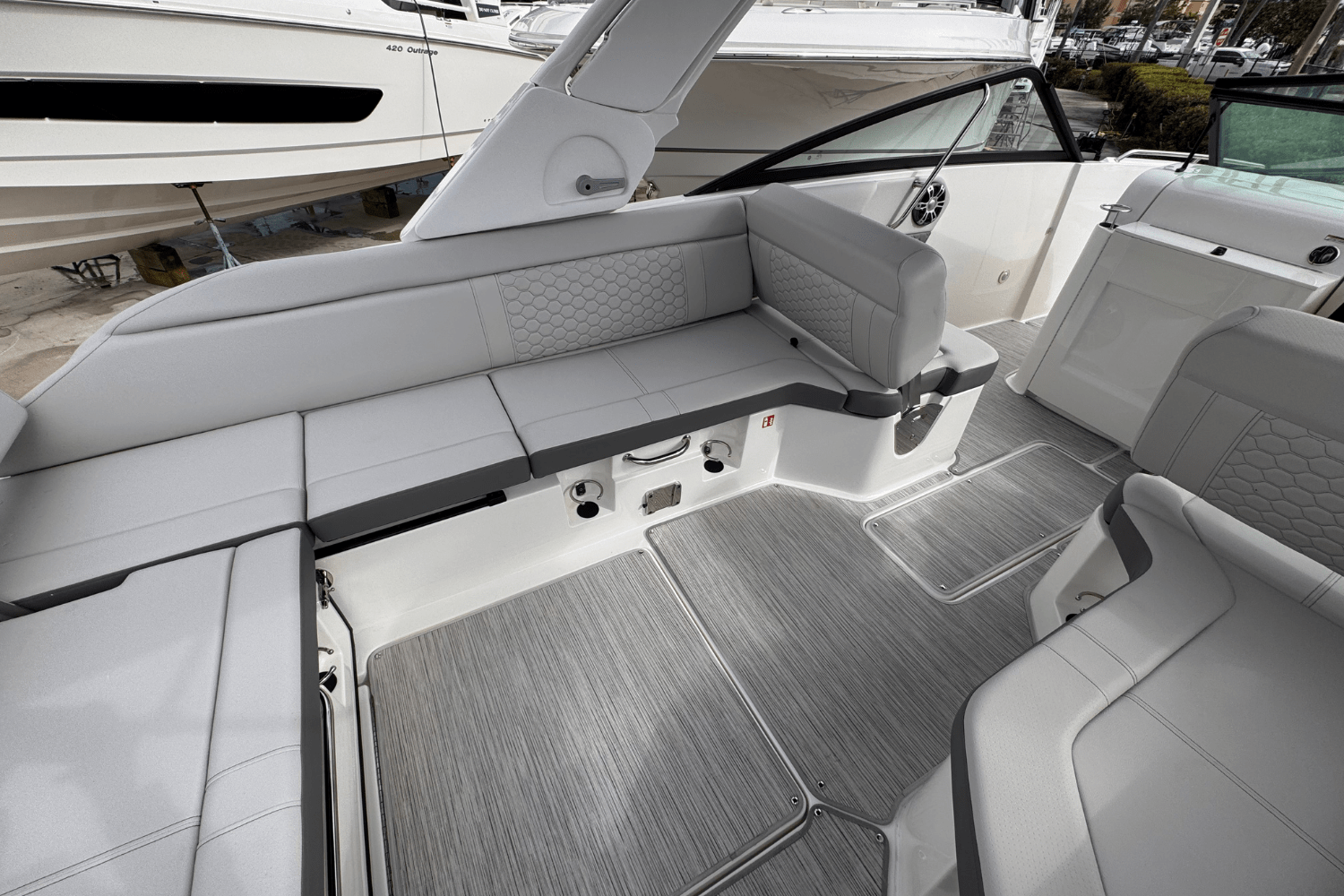 Slide: The Image of Sea Ray SDX 250 Outboard 2025 - 6