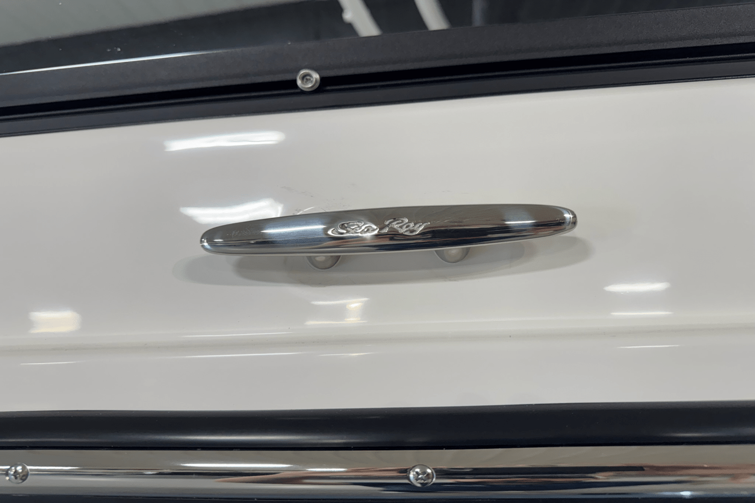 Slide: The Image of Sea Ray SDX 250 Outboard 2025 - 6