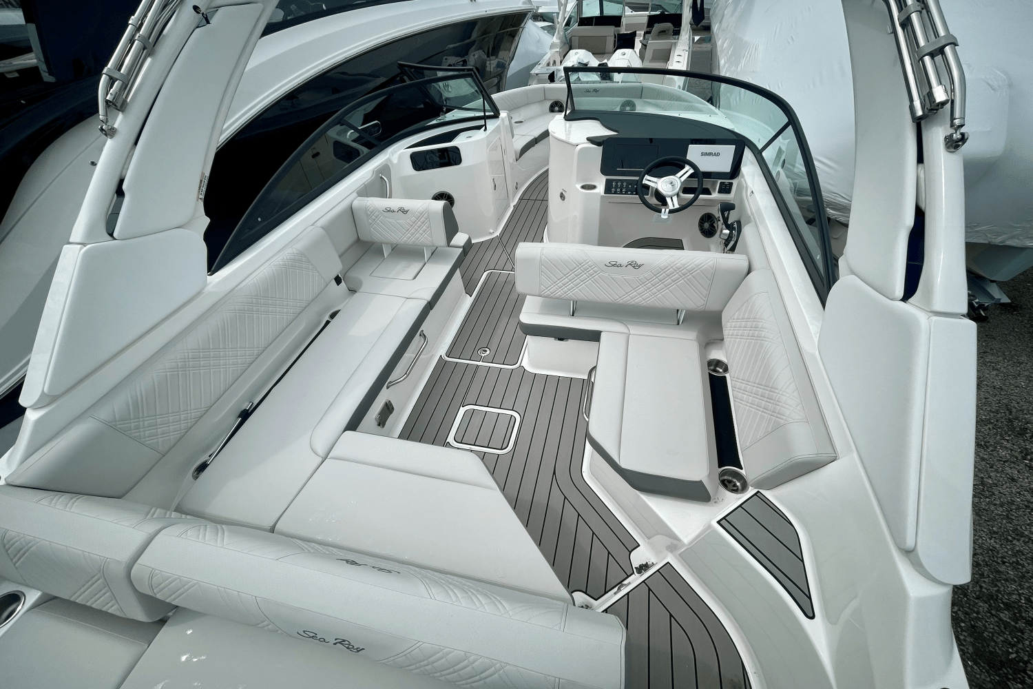 Slide: The Image of Sea Ray SDX 250 Outboard 2025 - 6
