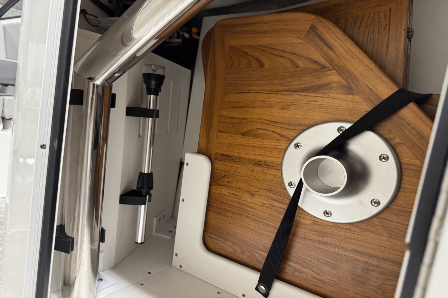 Slide: The Image of Sea Ray SDX 250 Outboard 2025 - 69