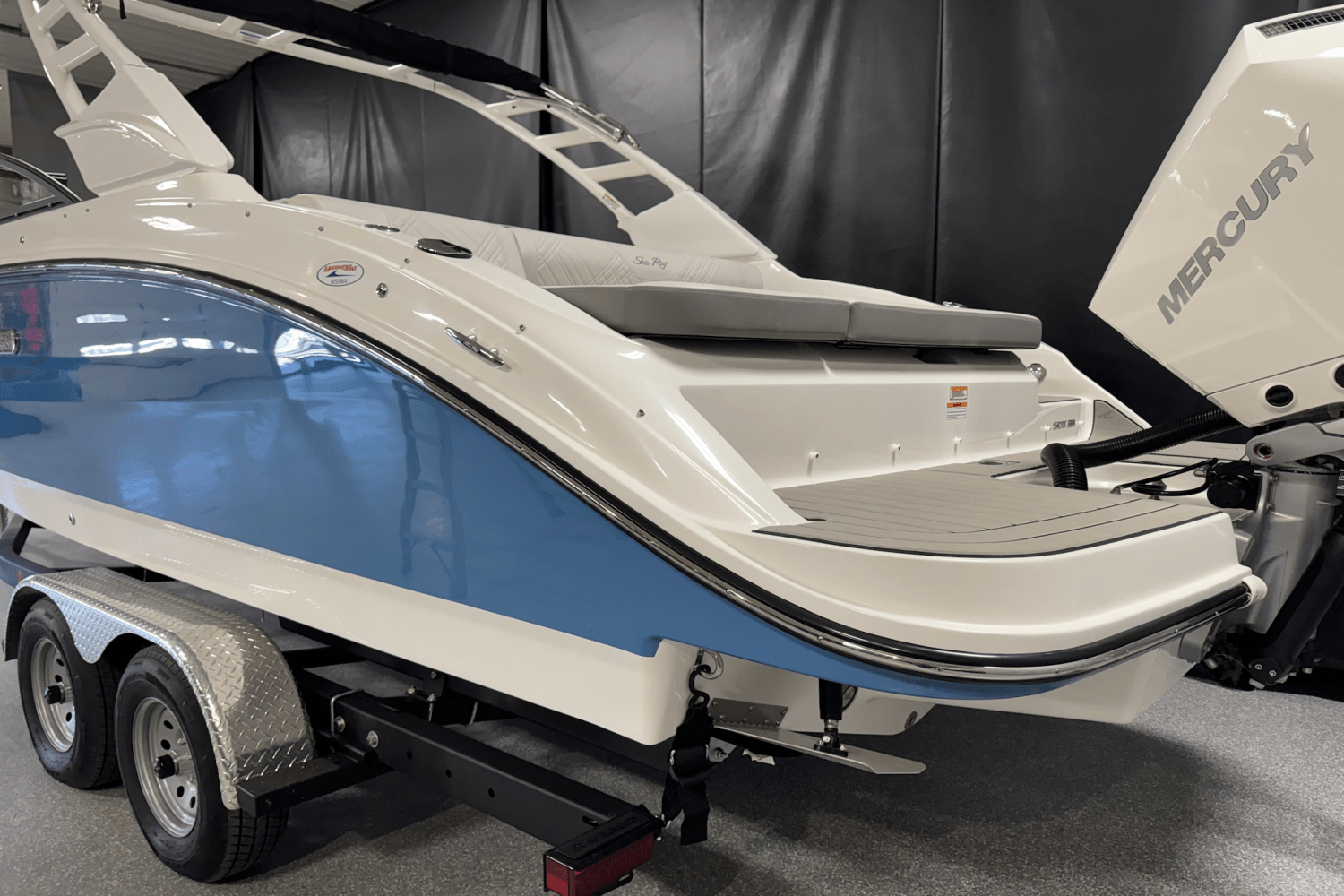 Slide: The Image of Sea Ray SDX 250 Outboard 2025 - 7