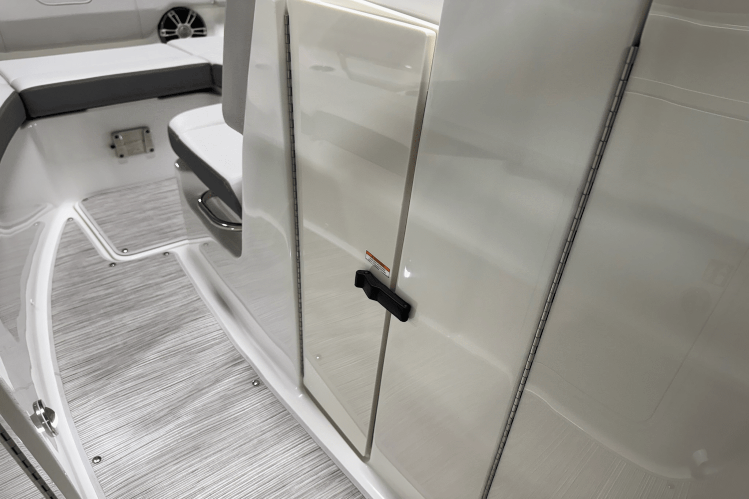 Slide: The Image of Sea Ray SDX 250 Outboard 2025 - 71