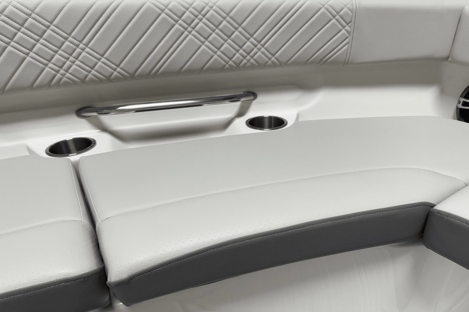 Slide: The Image of Sea Ray SDX 250 Outboard 2025 - 78