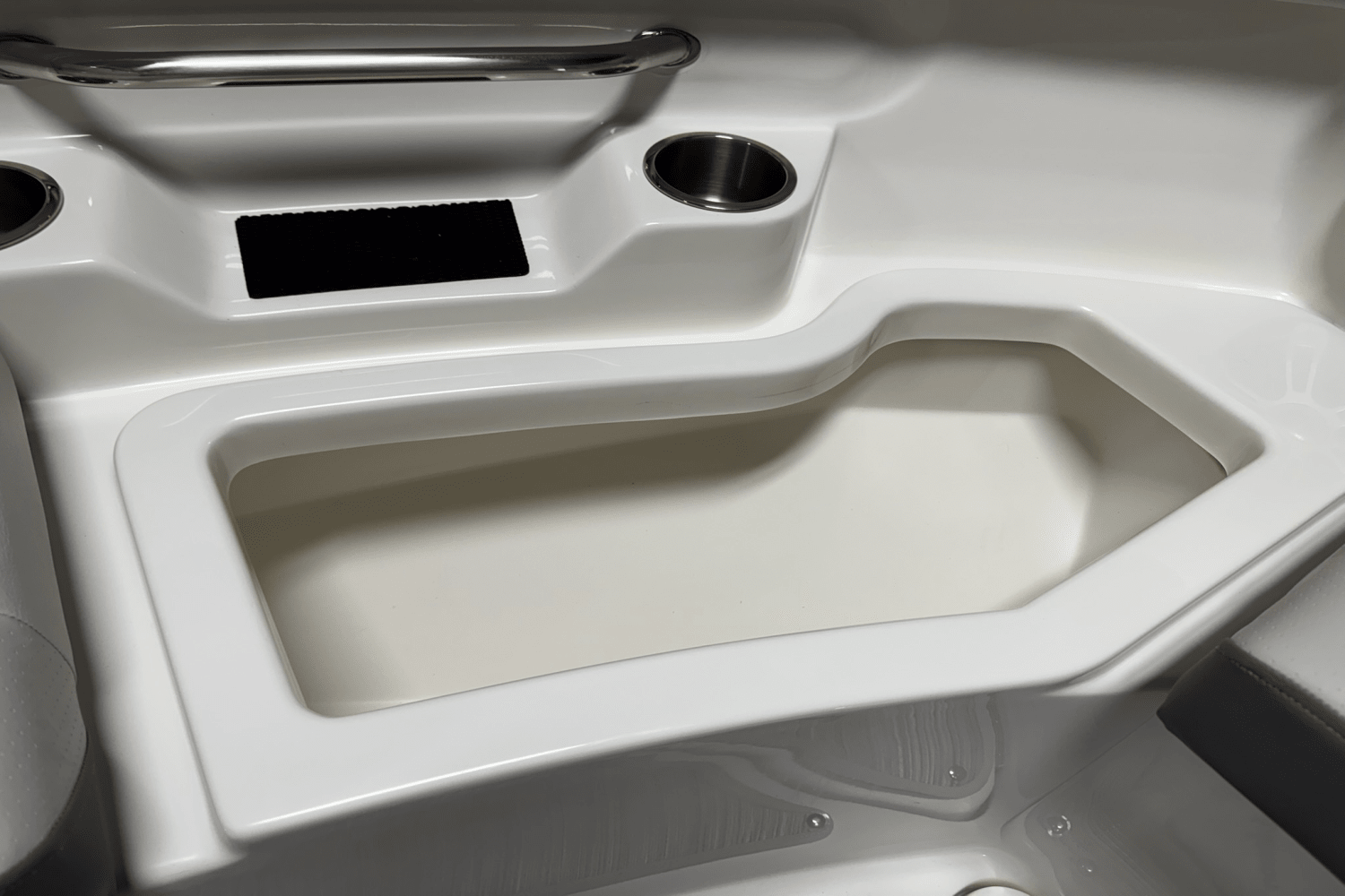 Slide: The Image of Sea Ray SDX 250 Outboard 2025 - 79