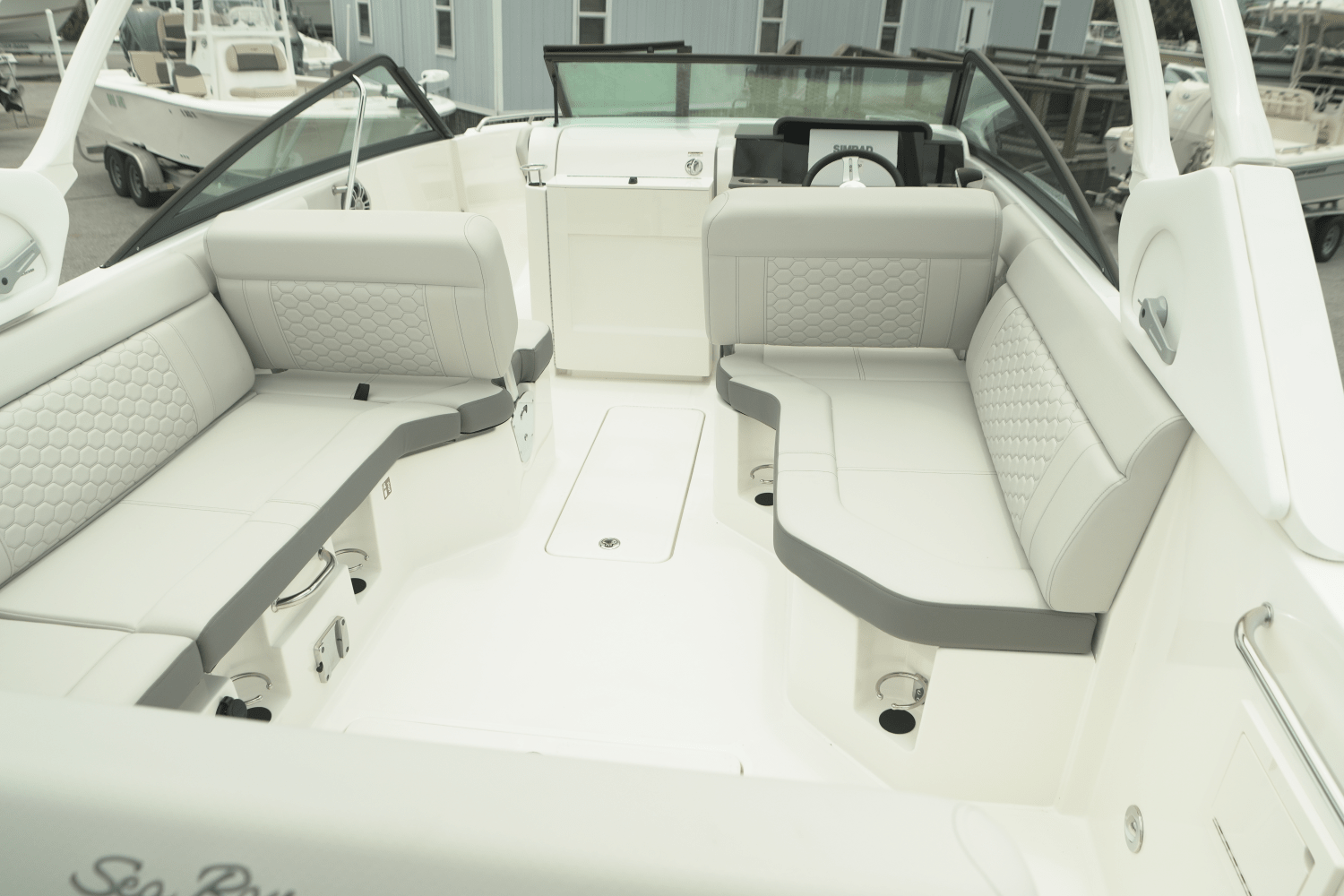 Slide: The Image of Sea Ray SDX 250 Outboard 2025 - 8